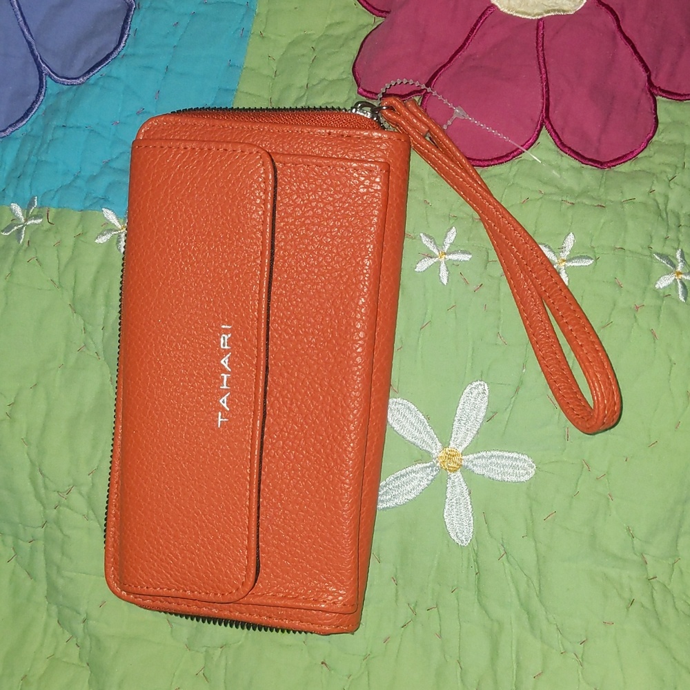 Tahari wallet